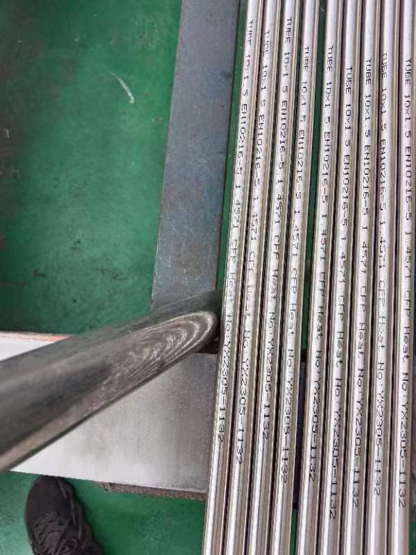 ASTM A269 En10216-5 Pickling BA Stainless Seamless Steel Pipe